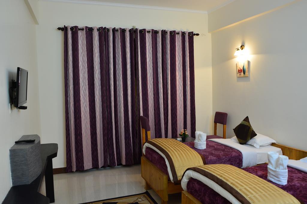 Harshikhar Hotel Bhīm Tāl Camera foto