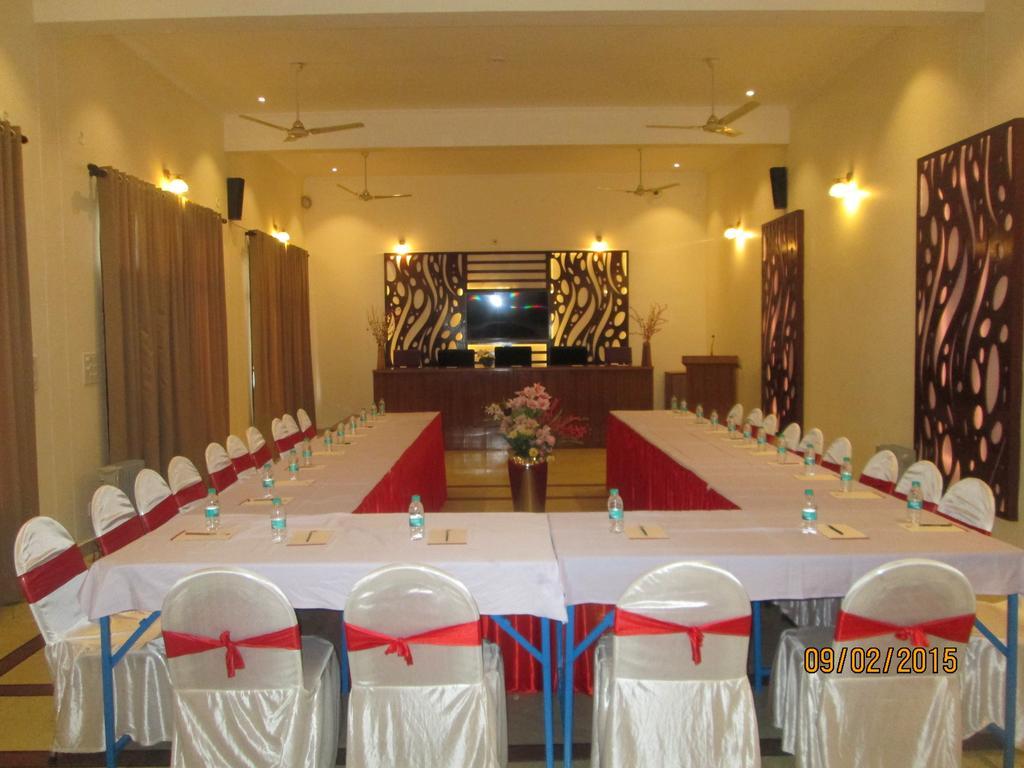 Harshikhar Hotel Bhīm Tāl Esterno foto
