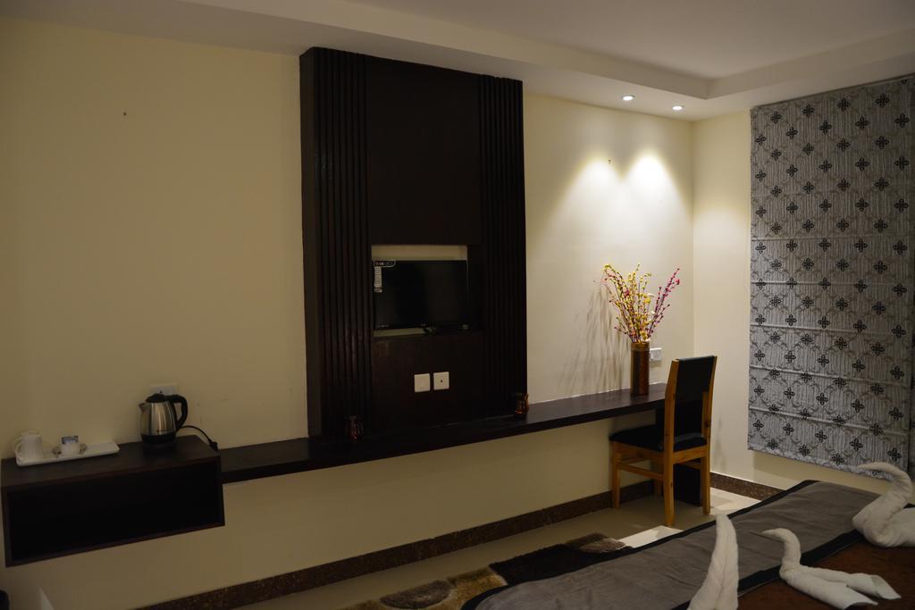 Harshikhar Hotel Bhīm Tāl Camera foto