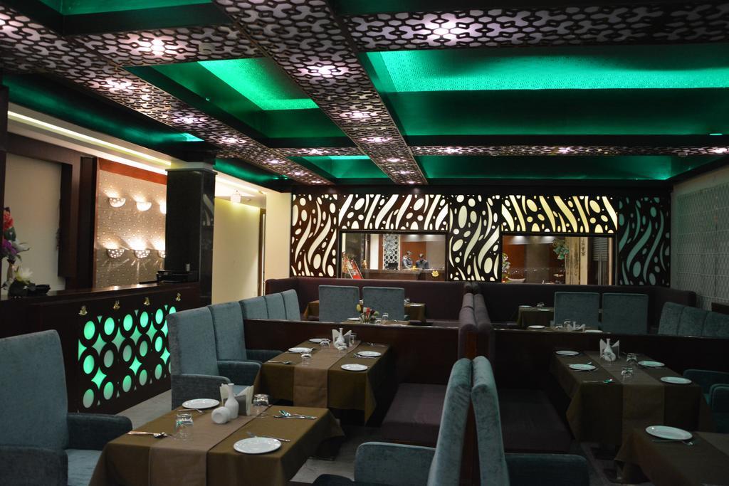 Harshikhar Hotel Bhīm Tāl Esterno foto