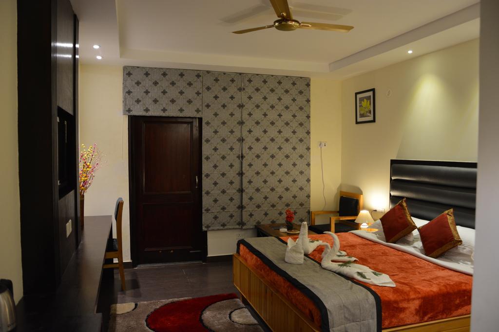 Harshikhar Hotel Bhīm Tāl Esterno foto