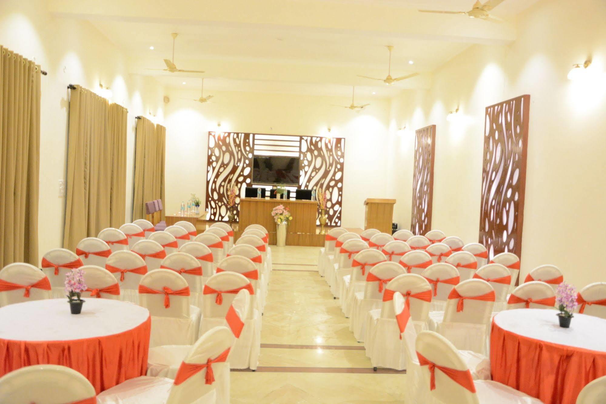 Harshikhar Hotel Bhīm Tāl Esterno foto