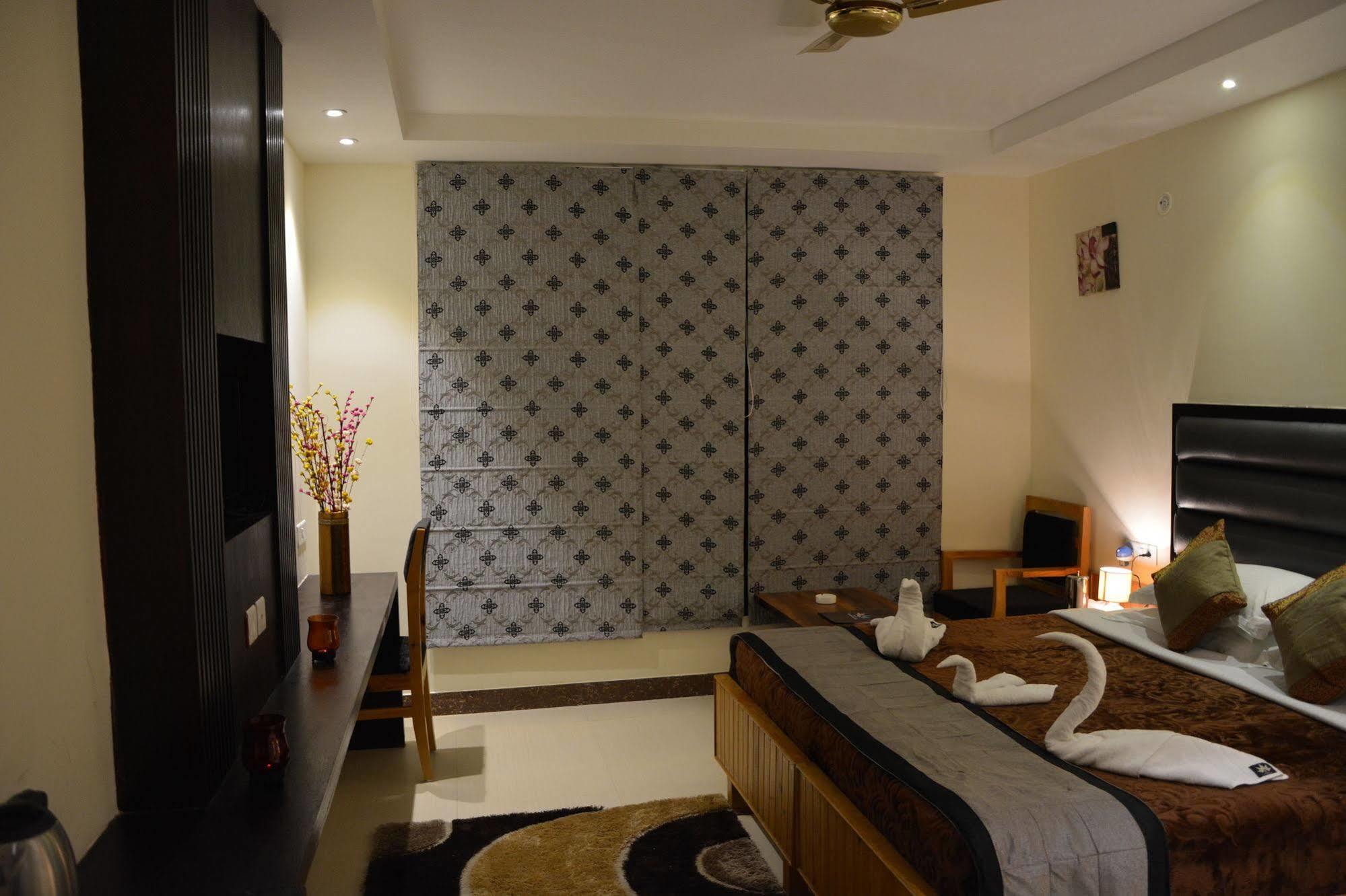 Harshikhar Hotel Bhīm Tāl Esterno foto
