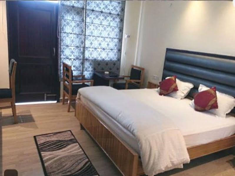 Harshikhar Hotel Bhīm Tāl Esterno foto