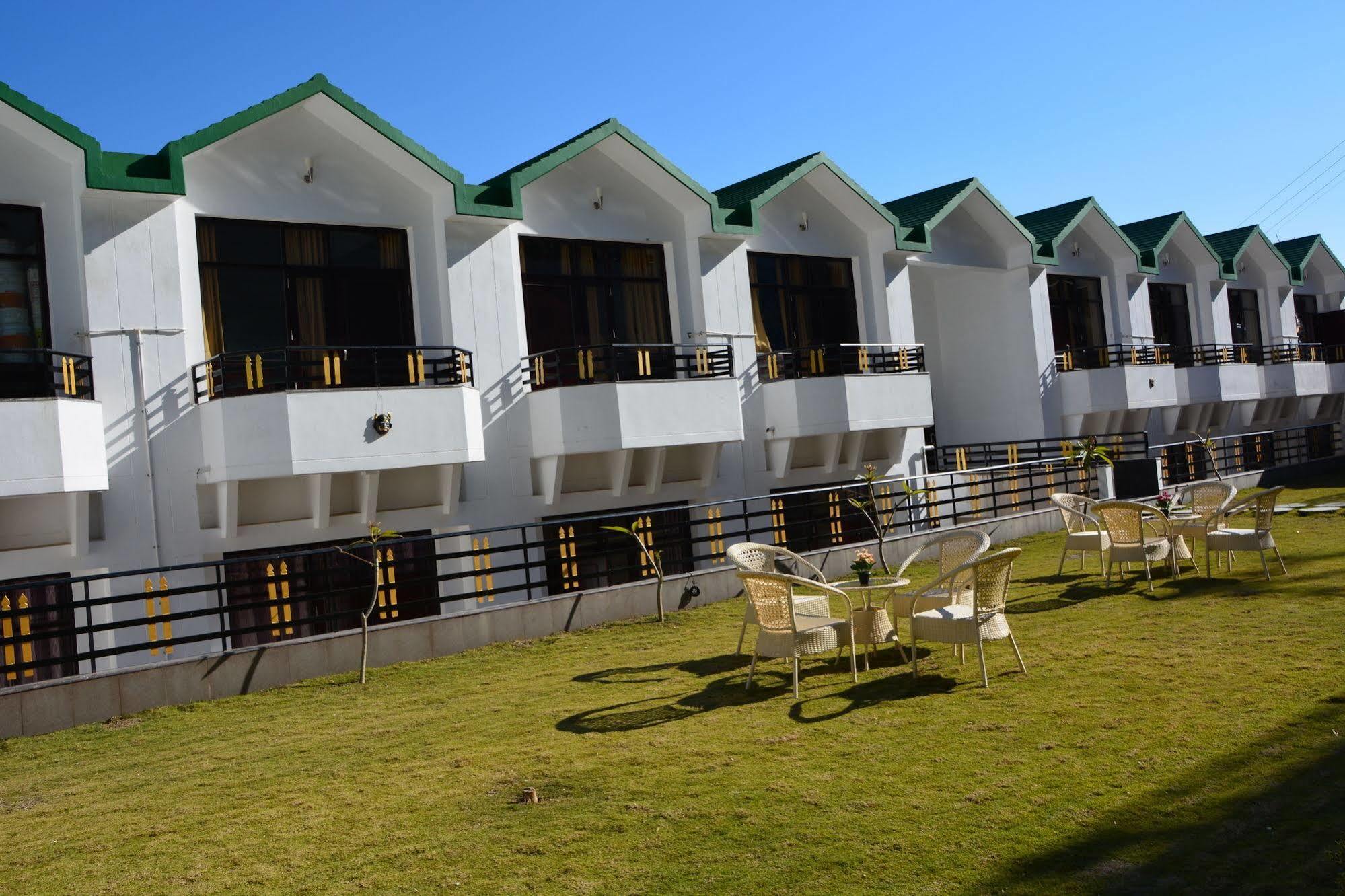Harshikhar Hotel Bhīm Tāl Esterno foto